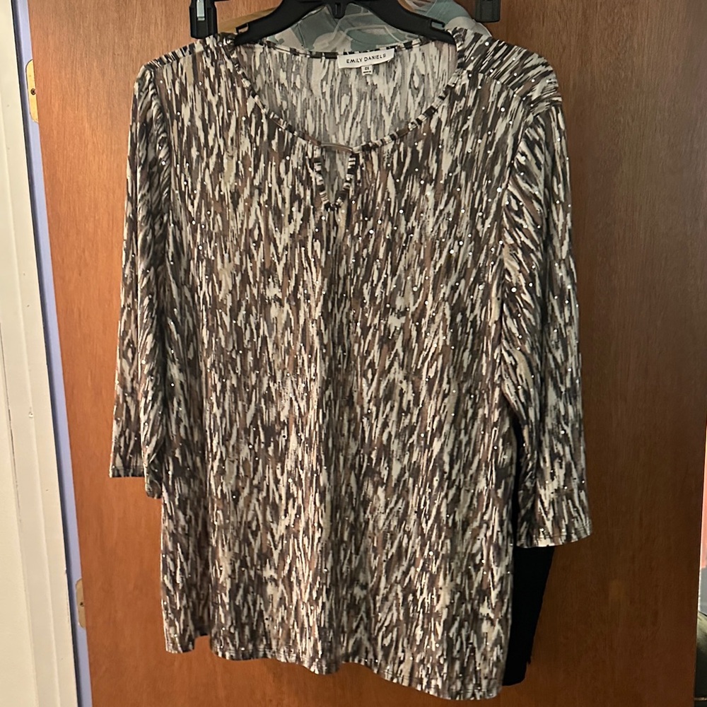 Emily Daniel’s Women's Black and White Tan Sparkle polyester Spandex pattern top